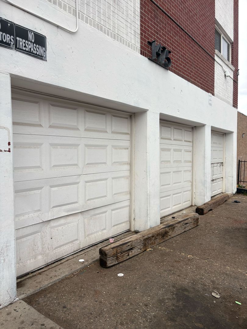 Aurora Apartment: 1475 Macon St
