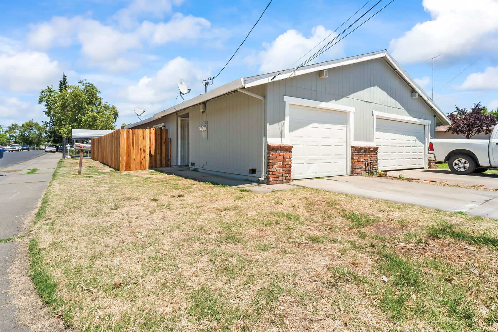 Sacramento House: 3800 Lily St