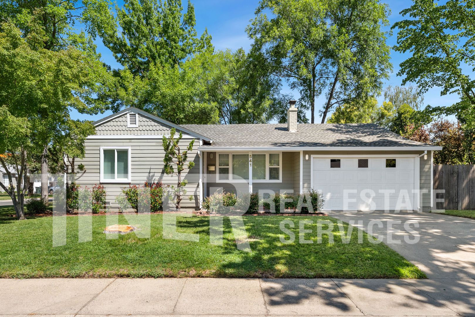 Sacramento House: 541 Sandburg Drive