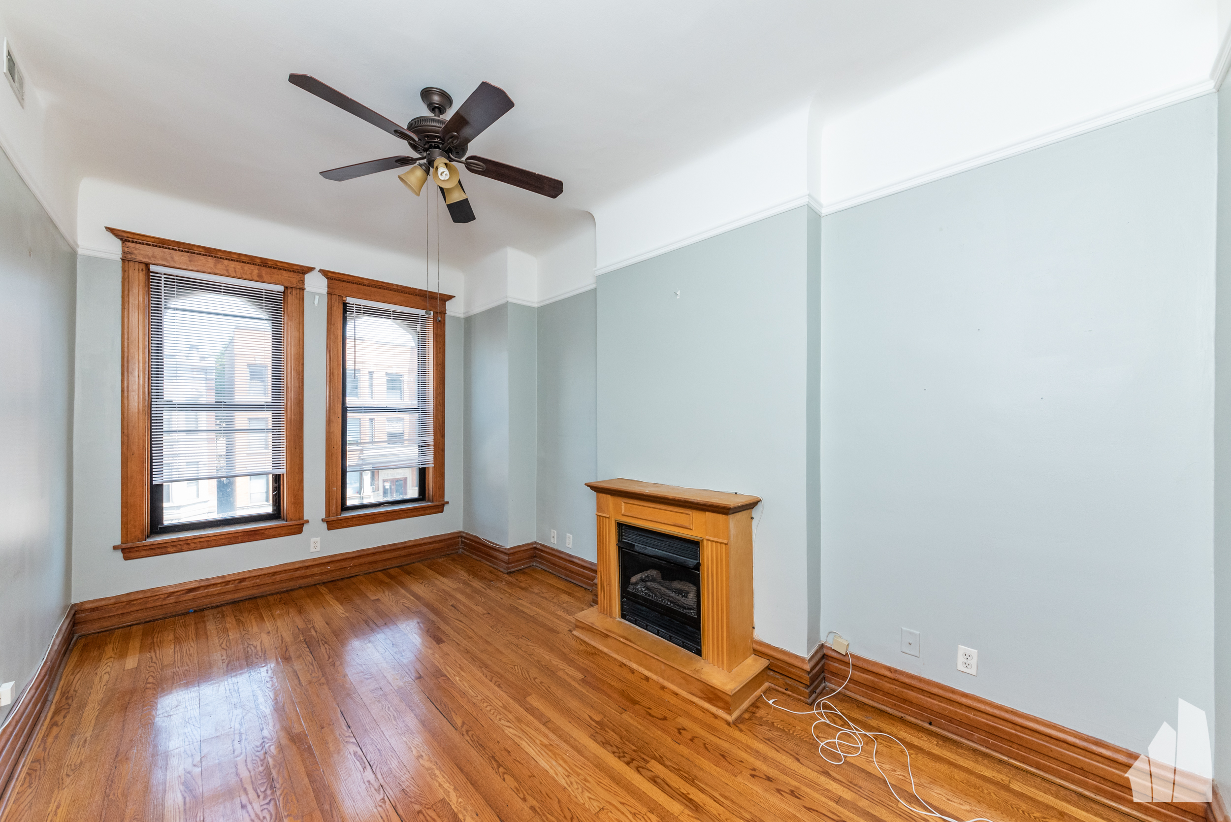 Chicago Condo: 907 West Addison Street,