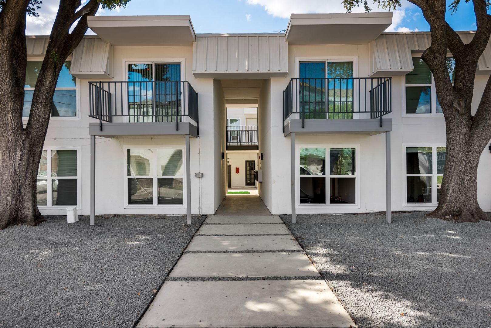 Dallas Apartment: 3719 Miles St