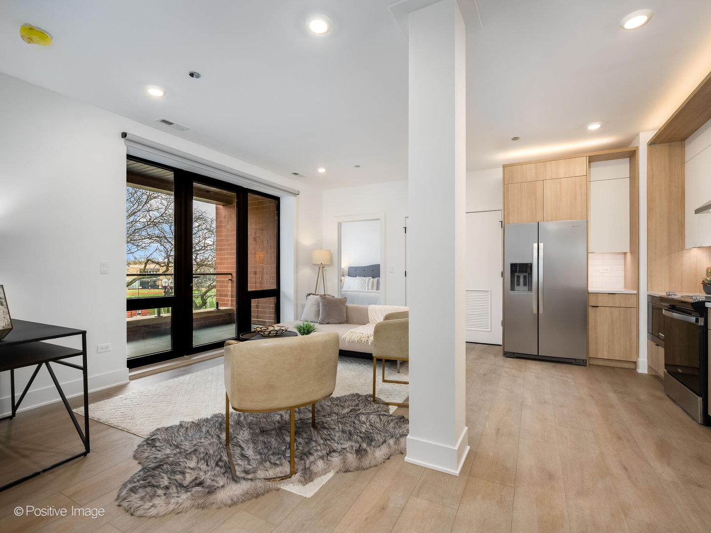 Chicago Condo: 4713 N. Clark St.