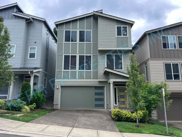 Happy Valley Townhome: 16772 SE Fox Glen Ct