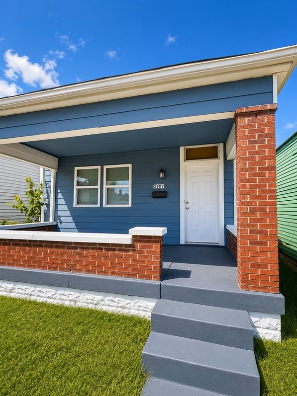 Louisville House: 2909 Montgomery St. Louisville, Ky -