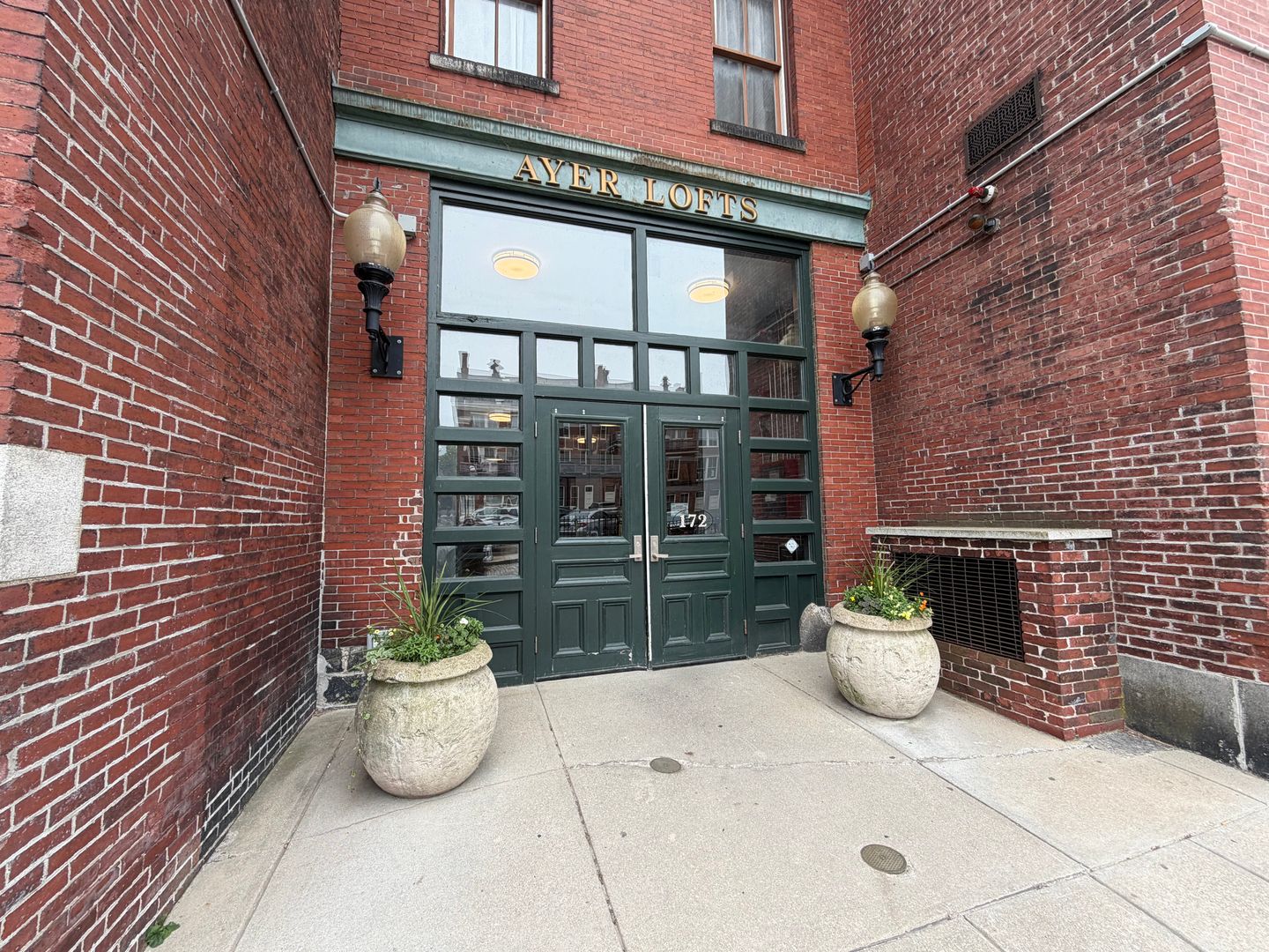Lowell House: 172 Middle St apt 506
