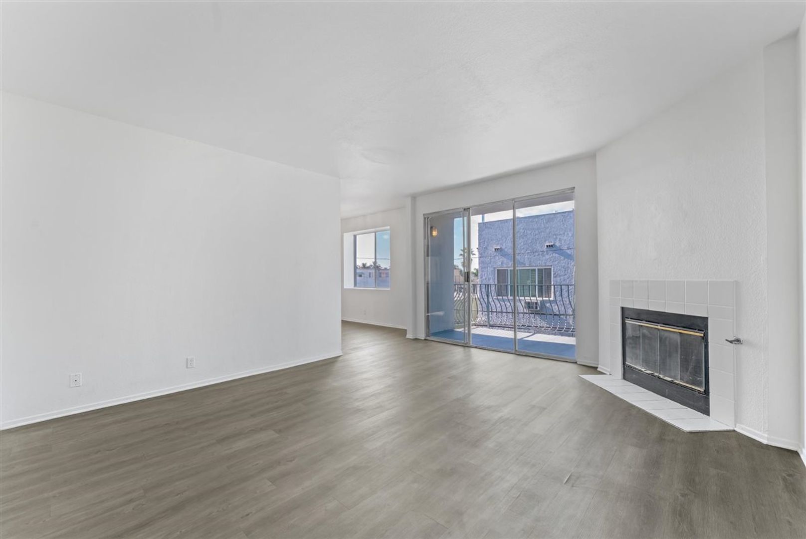 Long Beach Apartment: 1175 E Ocean Blvd
