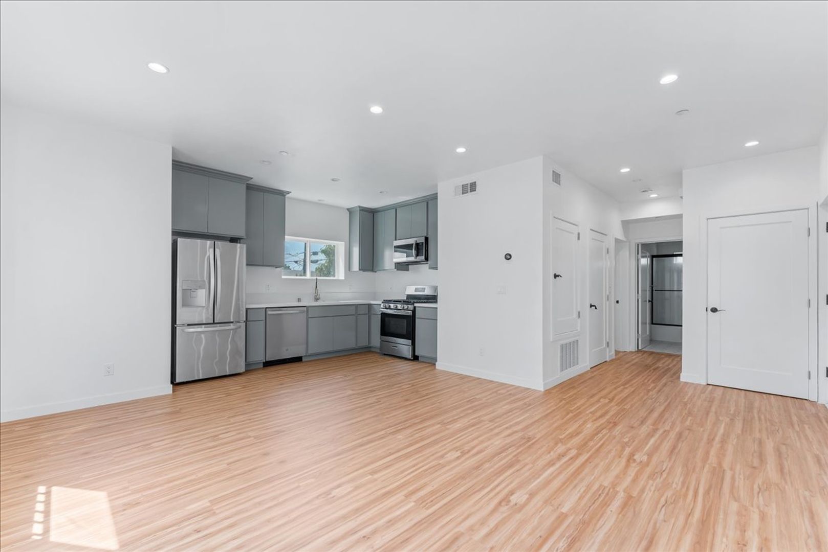 Los Angeles Condo: 4019 Mont Clair St
