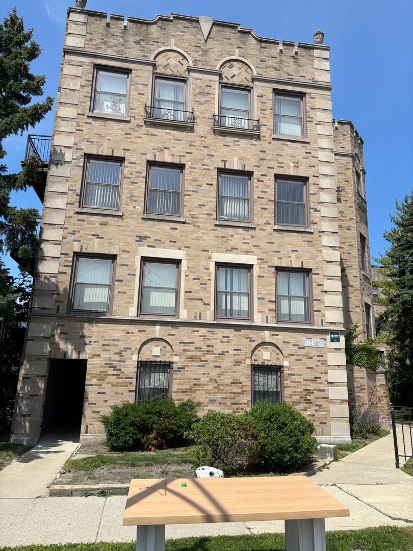 Chicago Condo: 5724 N. Mozart