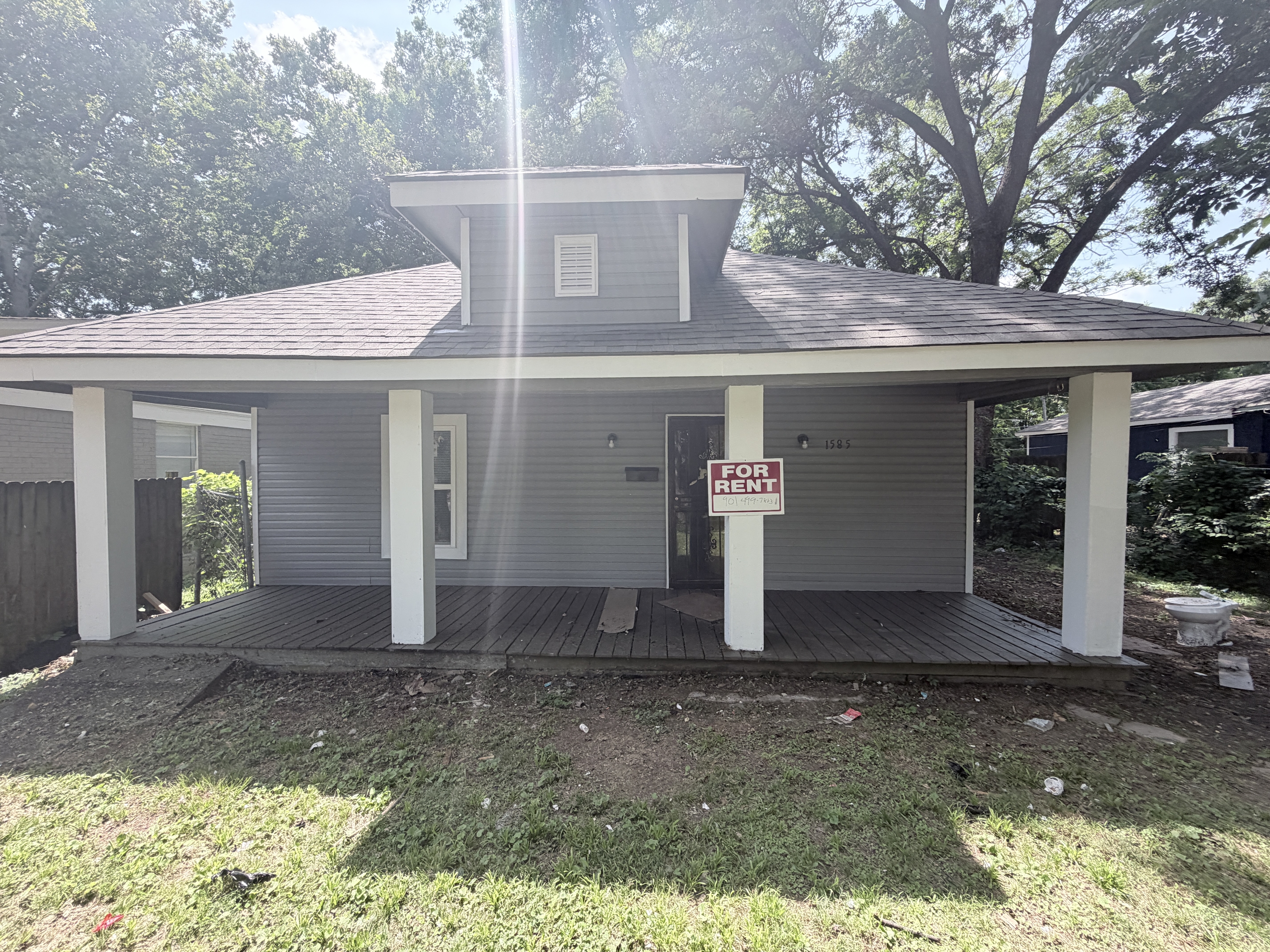 Memphis House: 1585 Humber St