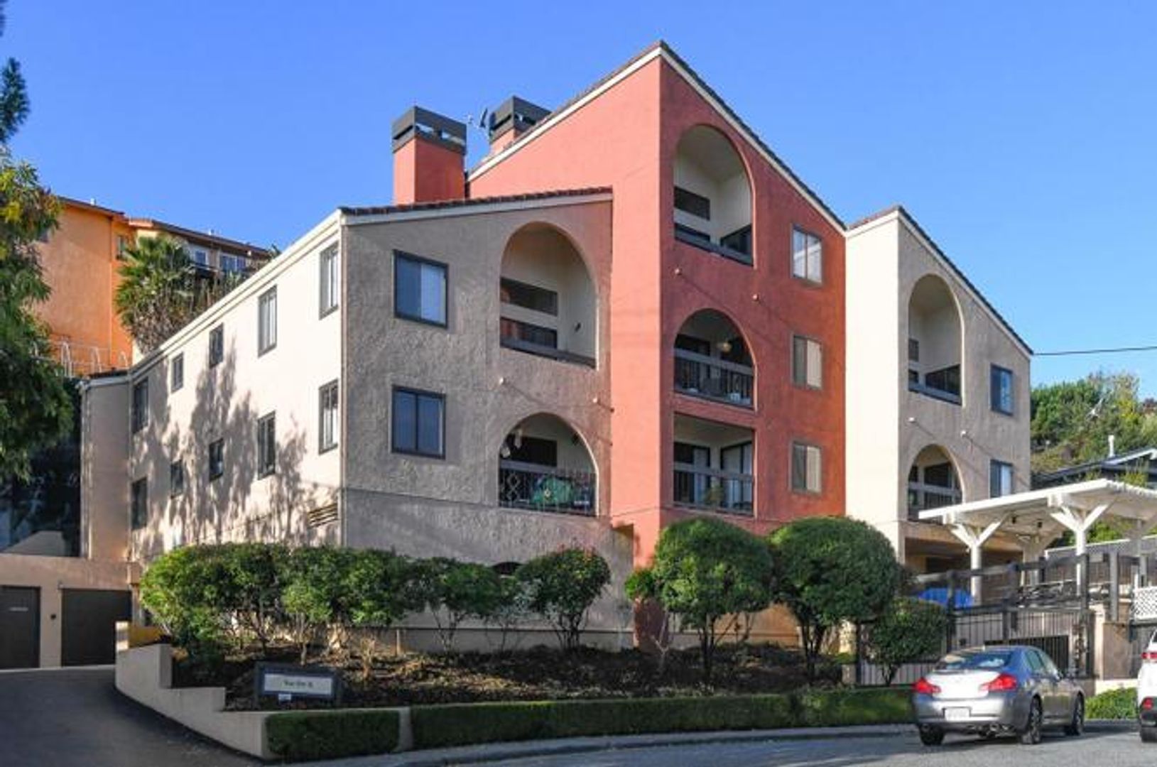 San Carlos House: 2 Elm Street