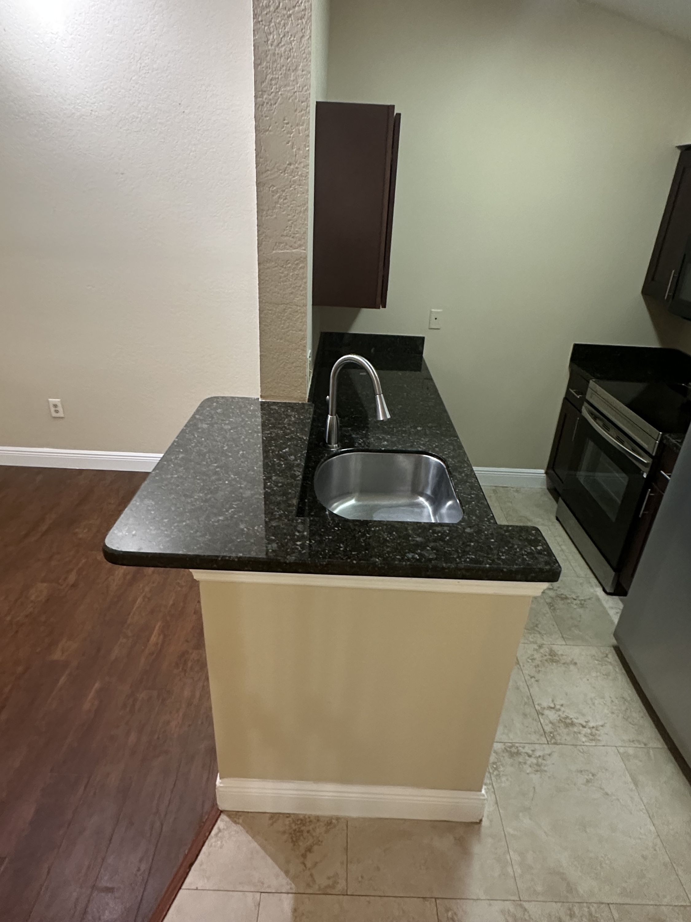 Oakland Park House: 2850 N Oakland Forest Dr#208