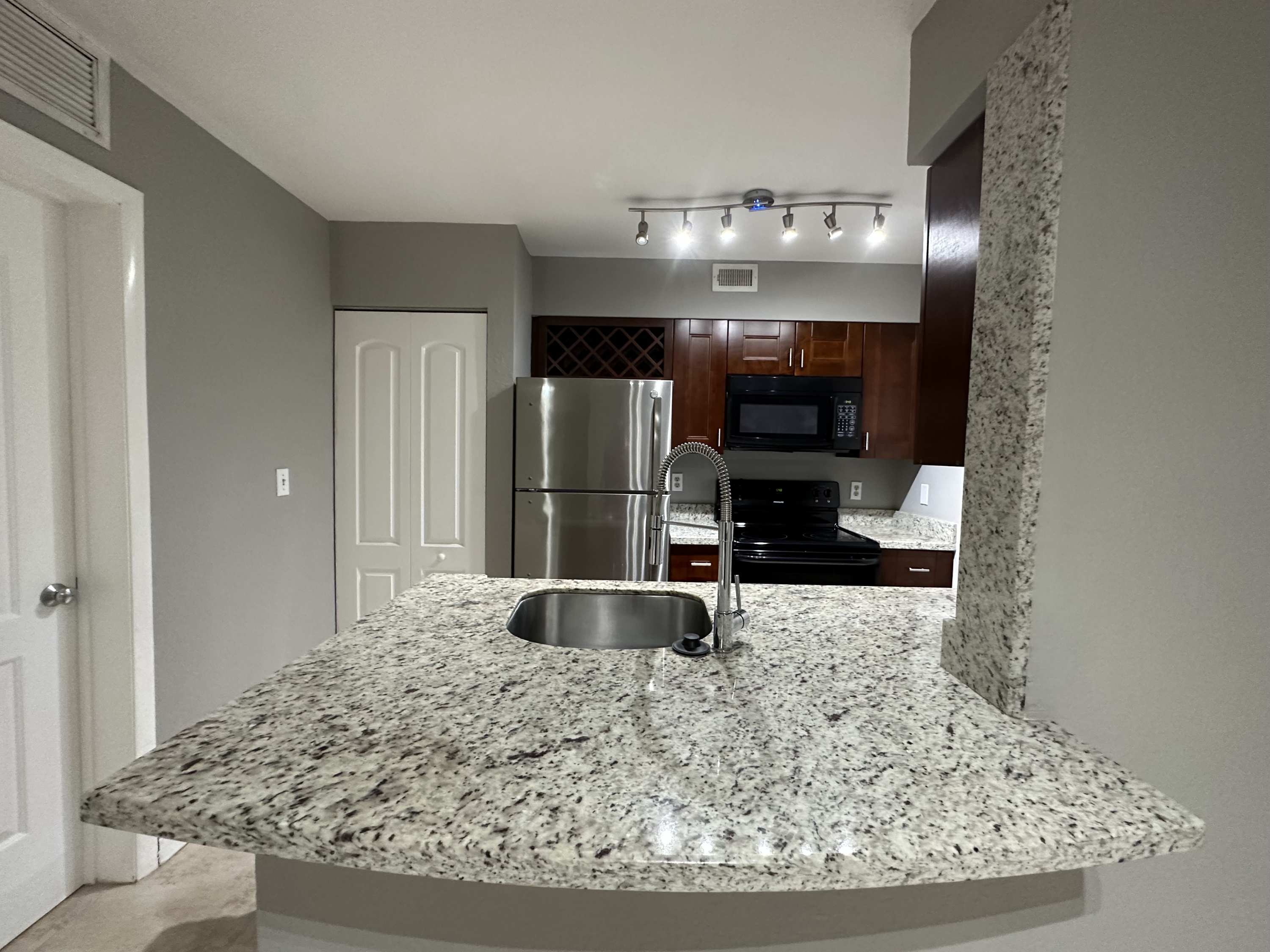 Oakland Park House: 2811 N Oakland Forest Dr