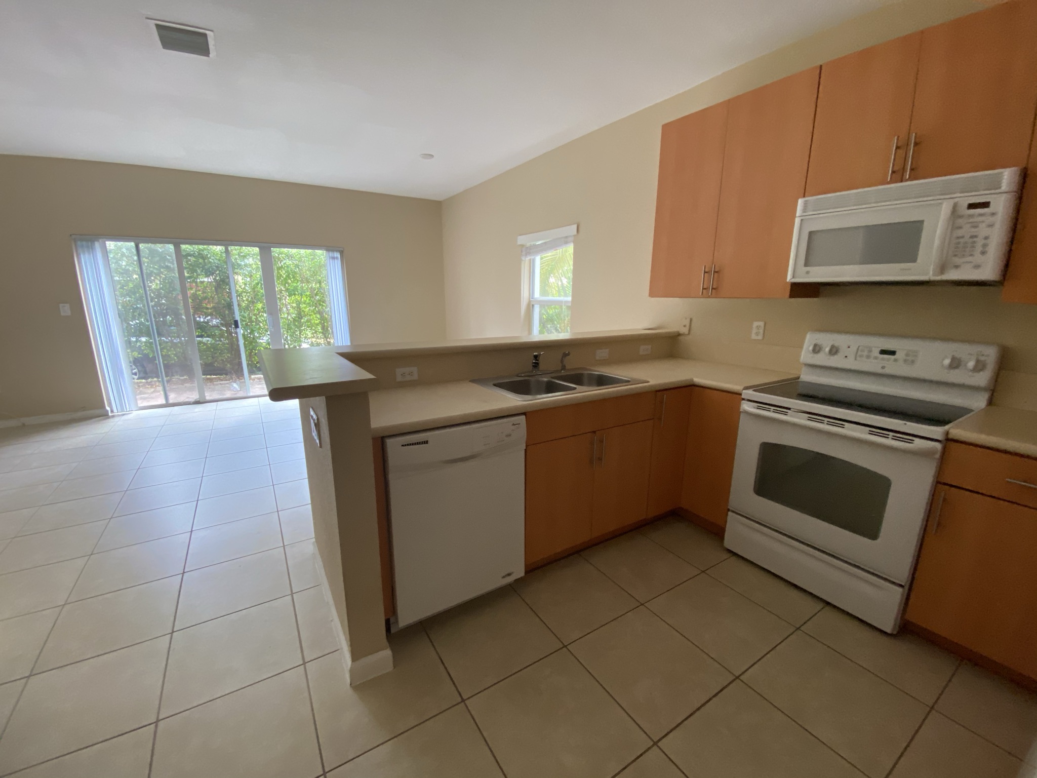 Oakland Park House: 3102 NW 24 Way#18