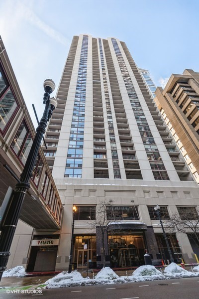 Chicago Condo: 200 N Dearborn Street