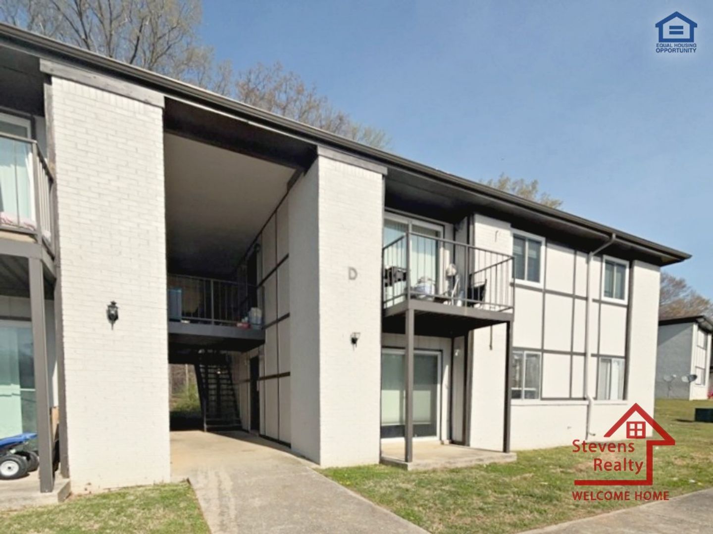 Mcminnville Apartment: 235 Vinewood Rd