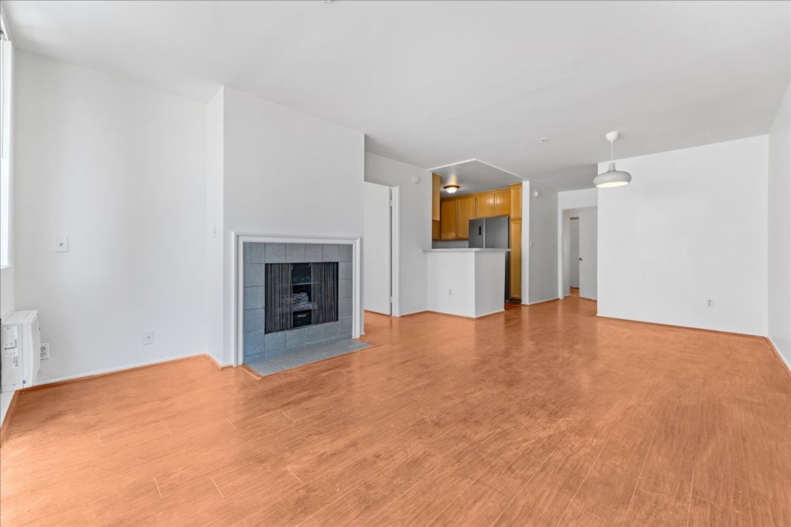 Los Angeles Apartment: 1785 Beloit Ave