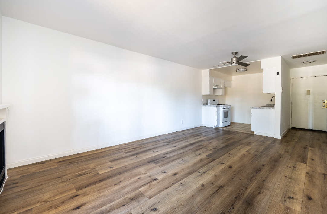 Van Nuys Apartment: 14200 Victory Blvd