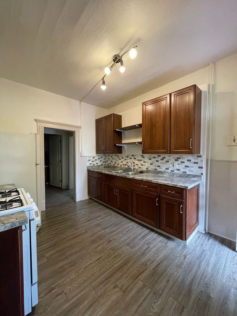 Pueblo Apartment: 207 Midway Ave
