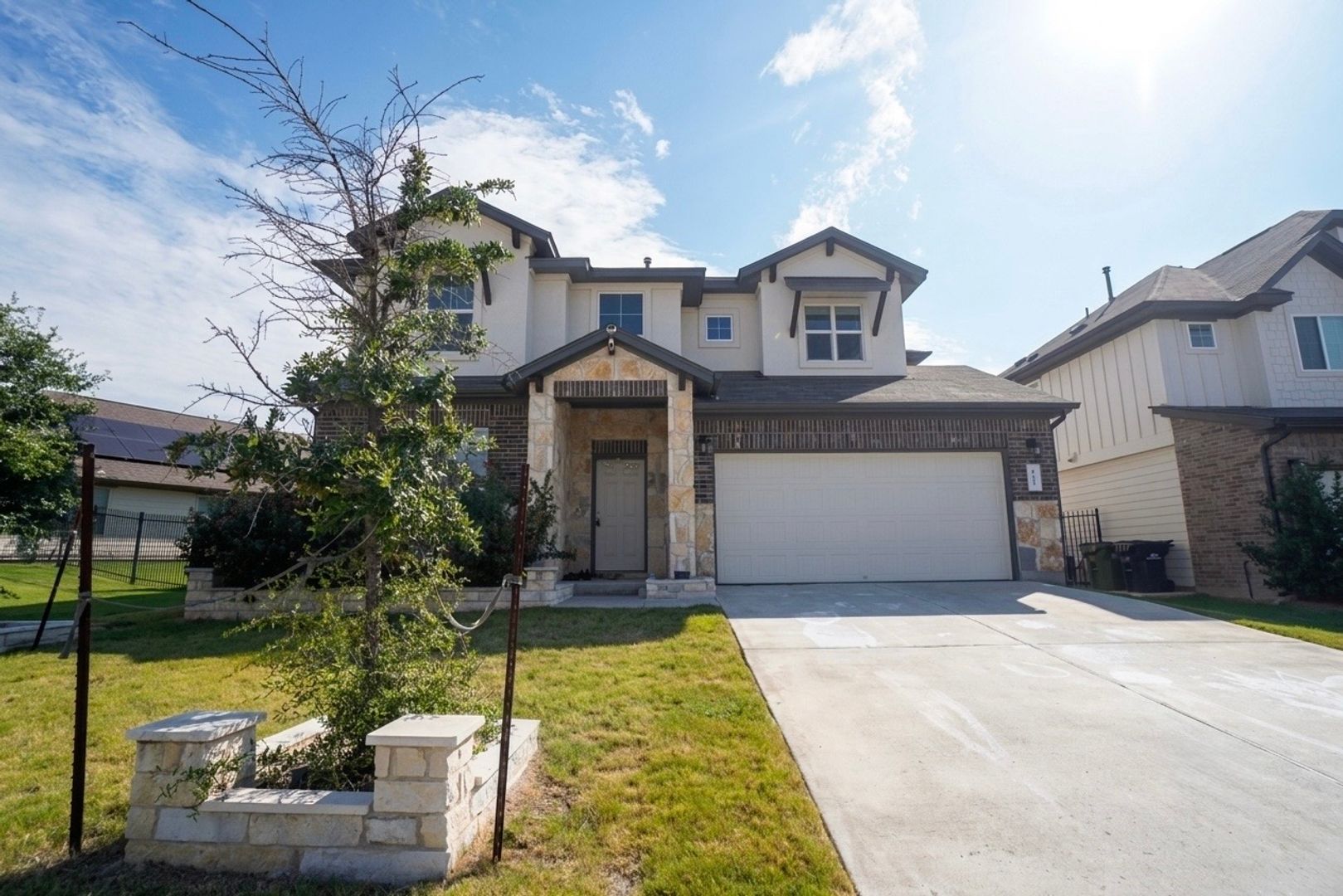Leander House: 445 Arrowhead Vine Street