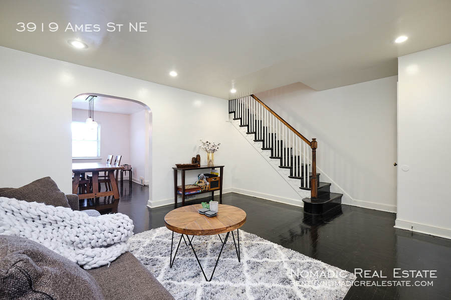 Washington House: 3919 Ames St NE