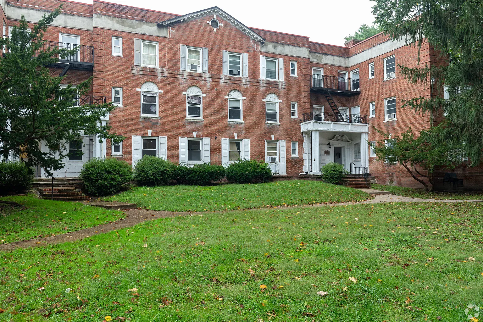 Trenton Condo: 455 W State St.