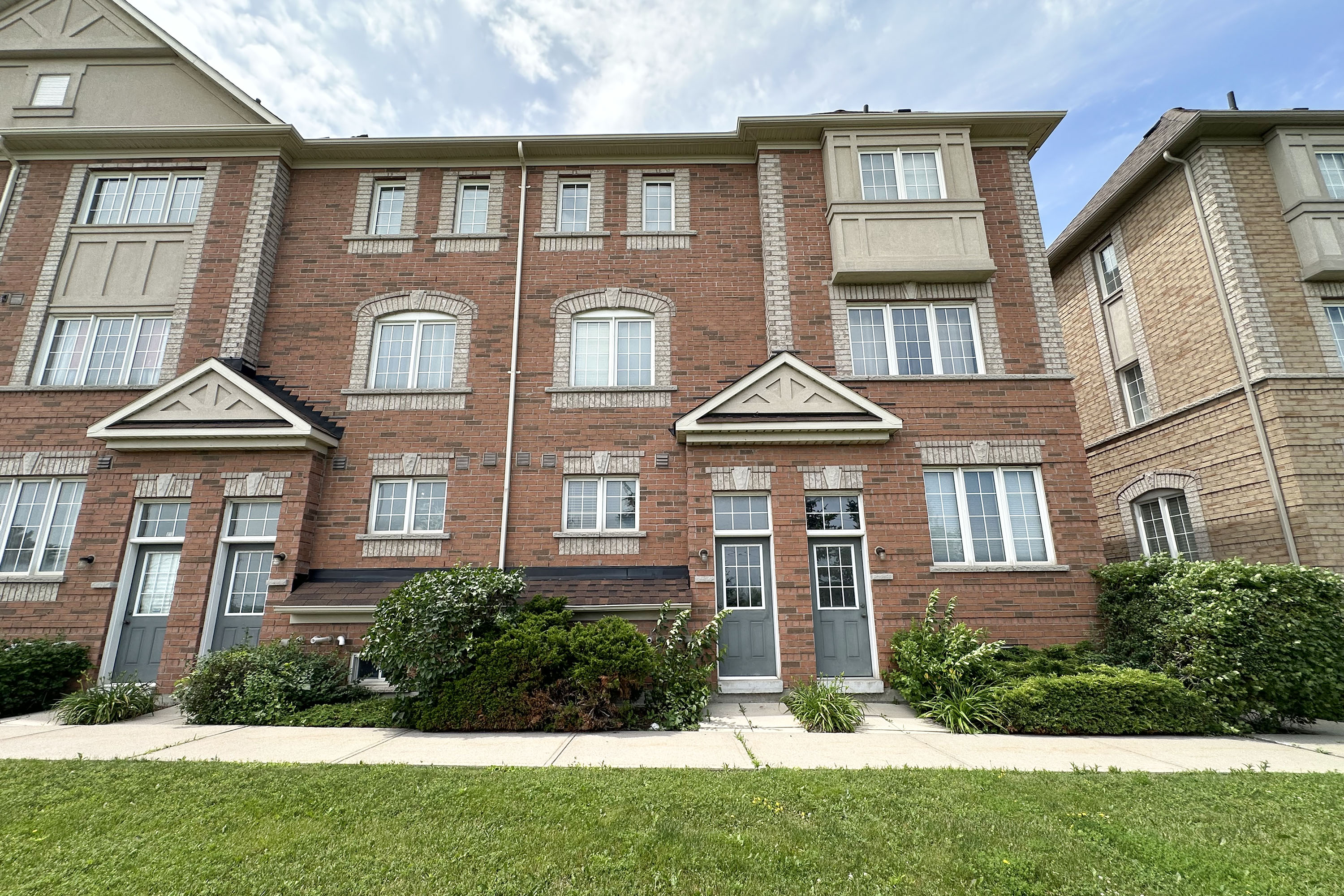 Ajax Townhome: 65 Cooperage Lane