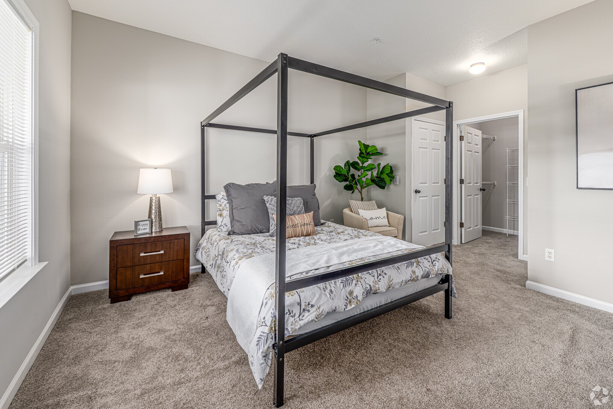 Houma Condo: 461 S Hollywood Rd