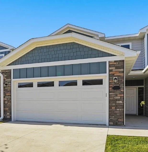 Waukee Townhome: 220 NW Waverly Dr