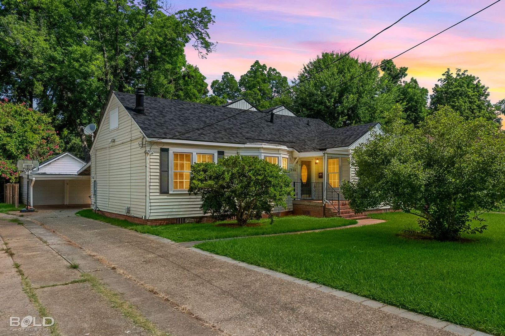 Shreveport House: 266 Carrollton Ave