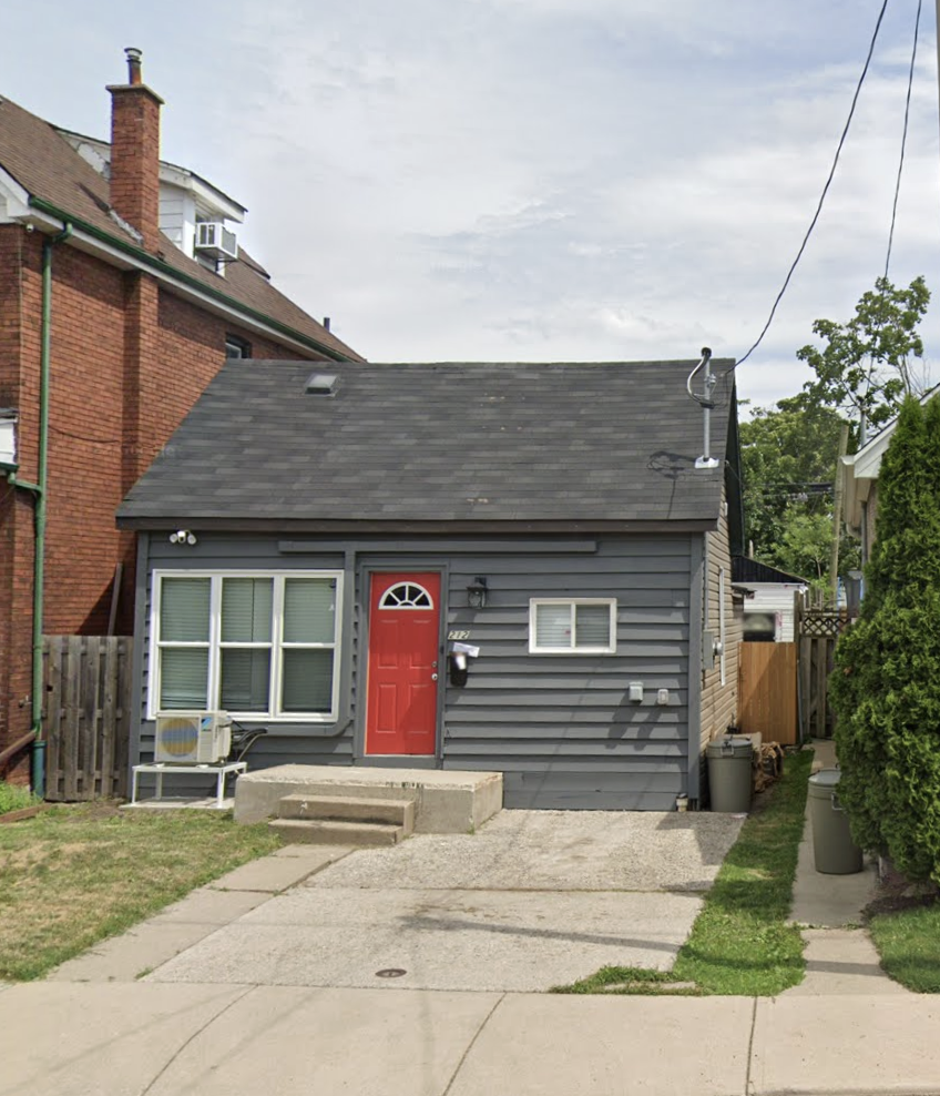 Hamilton House: 212 Rosslyn Ave North
