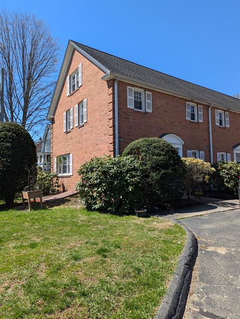 Cheshire Condo: 501 Maple Ave