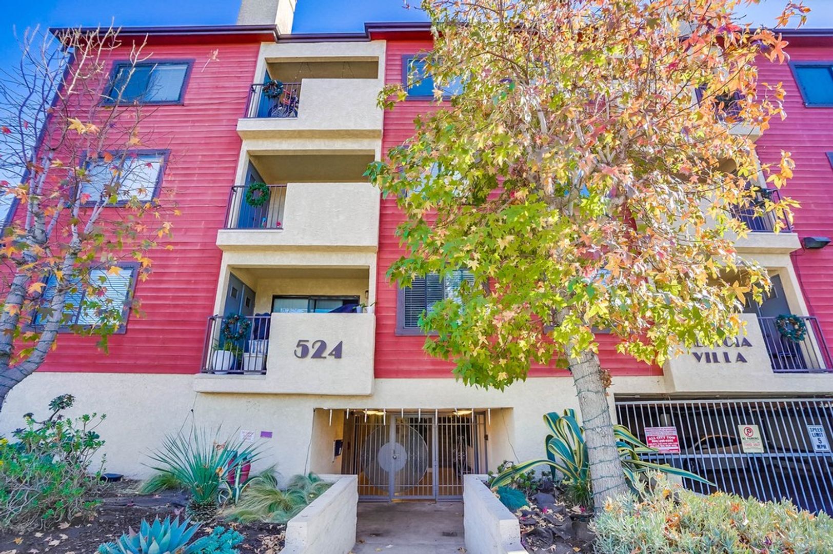 Inglewood Condo: 524 Venice Wy