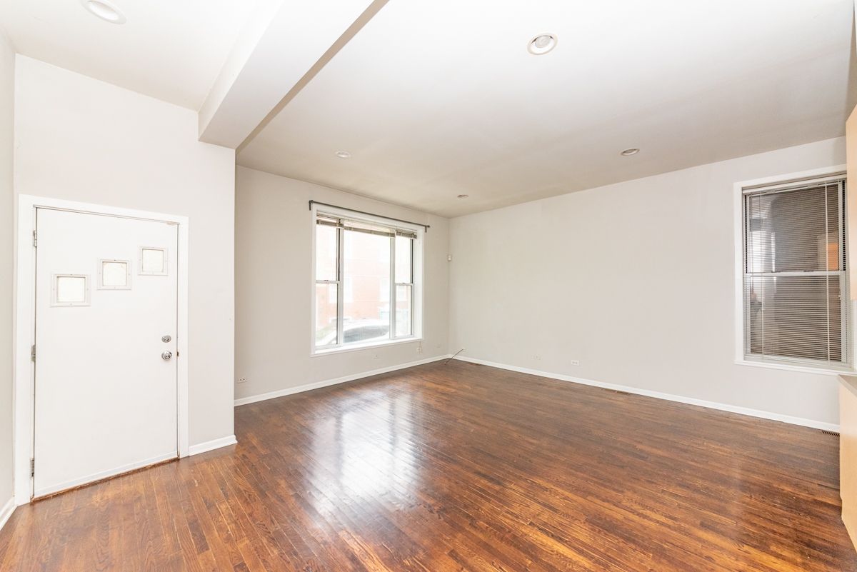 Chicago Condo: 2207 West Race