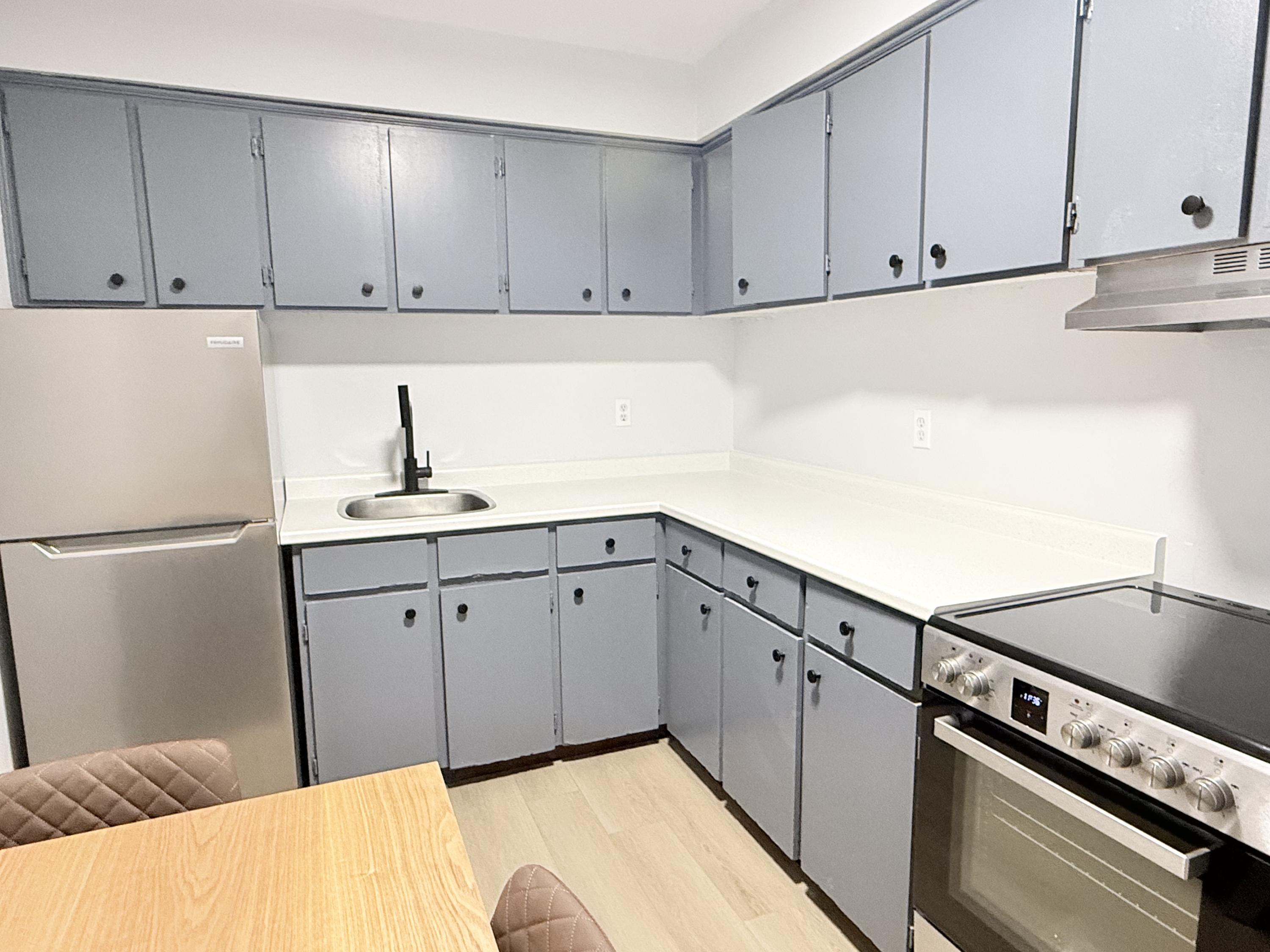Windsor Condo: 1989 Wyandotte St W