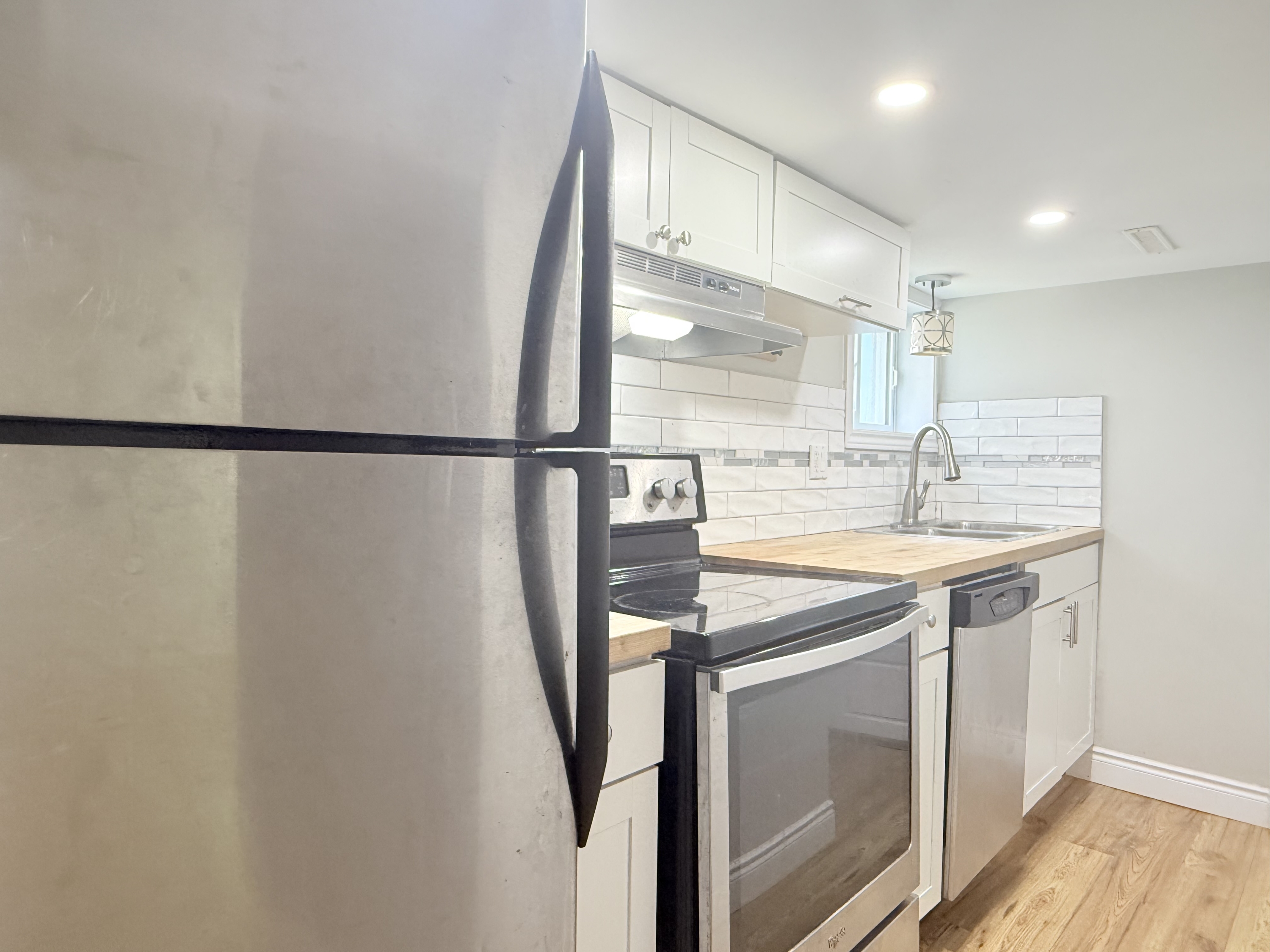 Windsor Condo: 1396 Lillian Ave