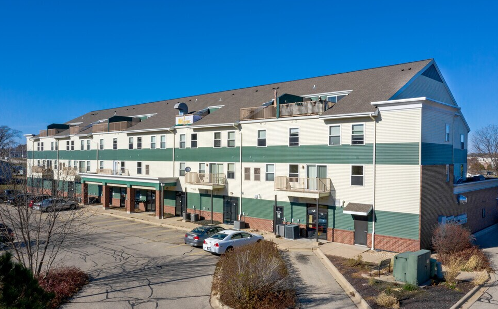 STOUGHTON Apartment: 2125 MCCOMB Rd