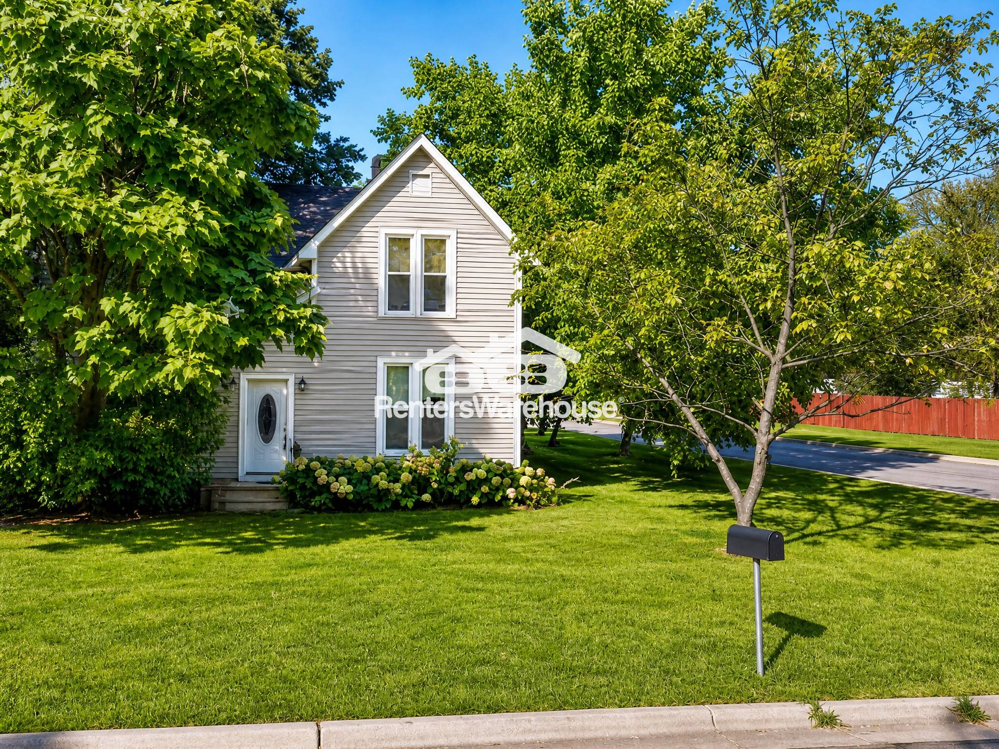 Newport House: 745 21st St