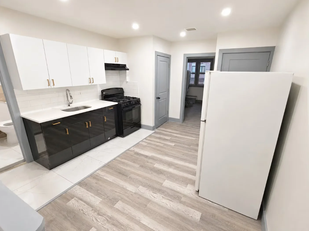 Newark Condo: 655 S 11th St, Newark, 07103