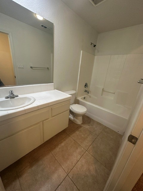 Bakersfield House: 5413 Coastal Wind Street