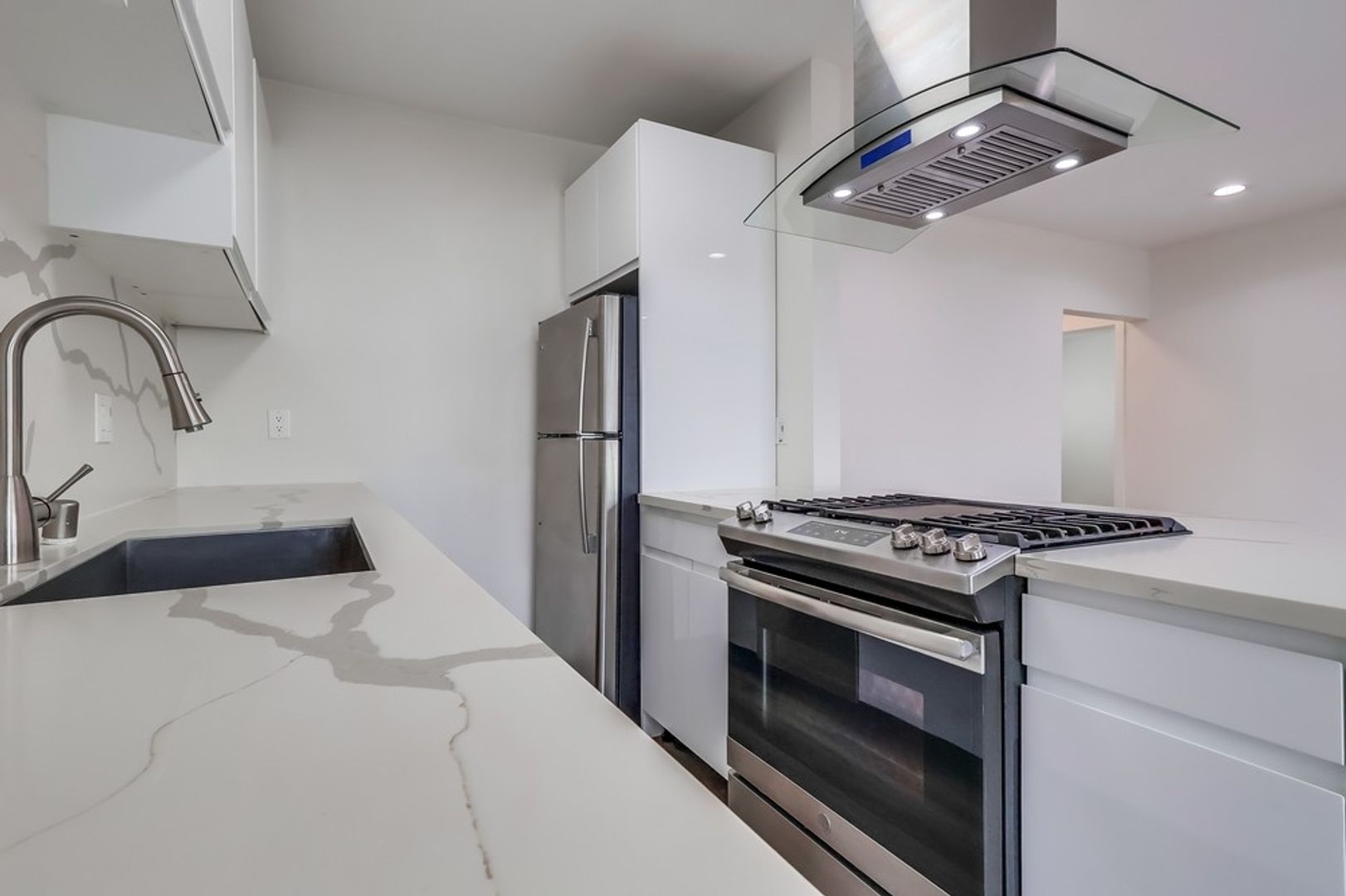 Inglewood Condo: 715 Marlborough Ave