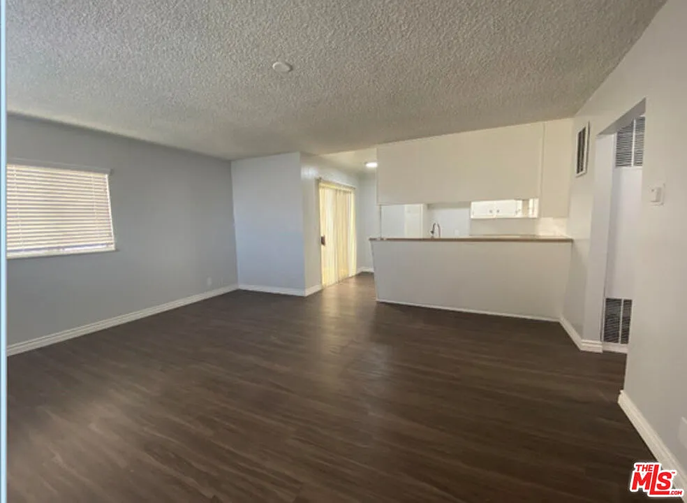 Hawthorne Condo: 4379 W 141st St