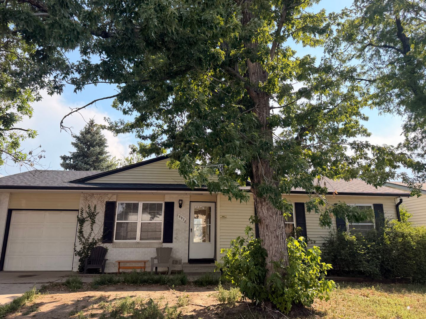 Aurora House: 15978 E 18th Place