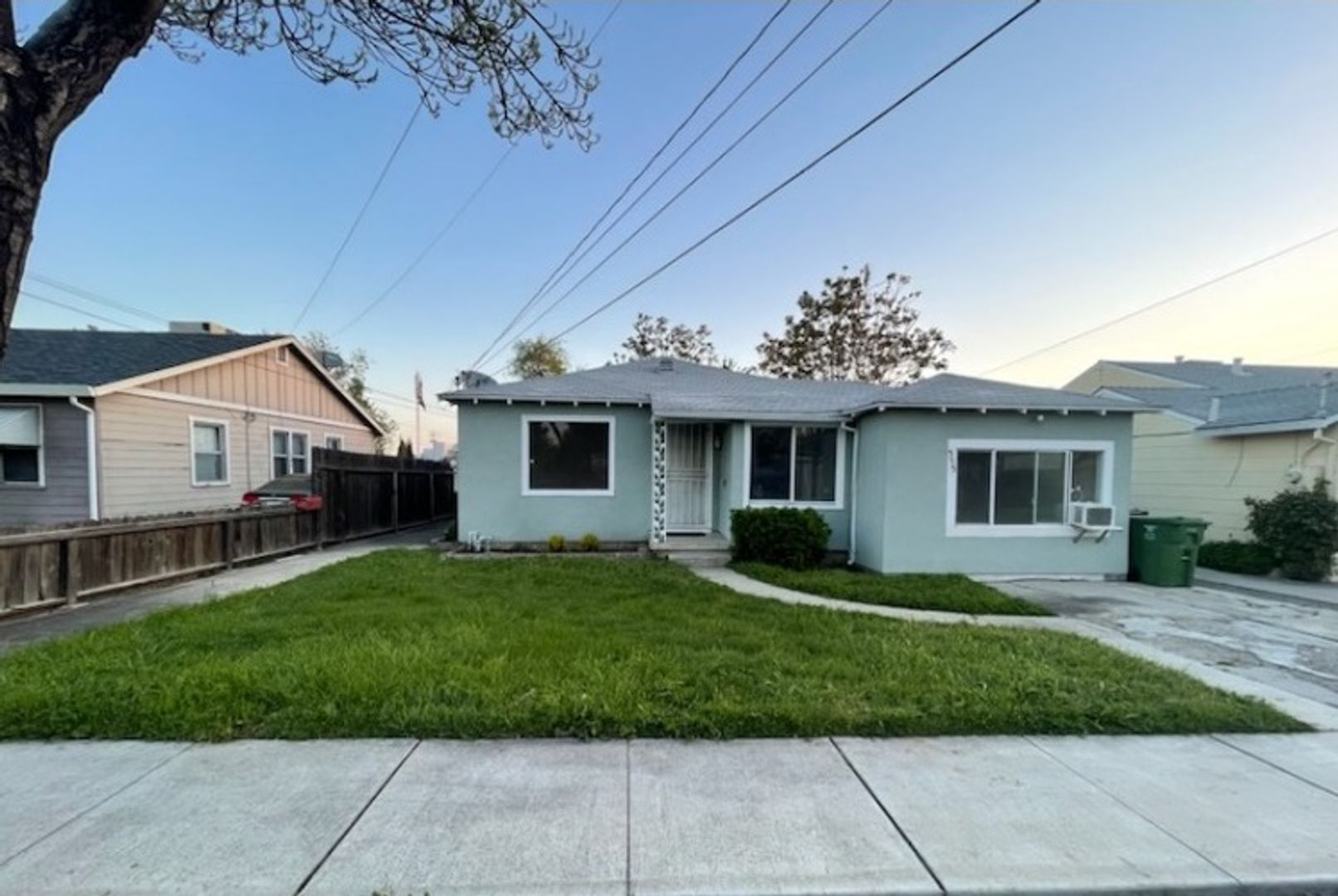 Tracy House: 555 W. Whittier Ave