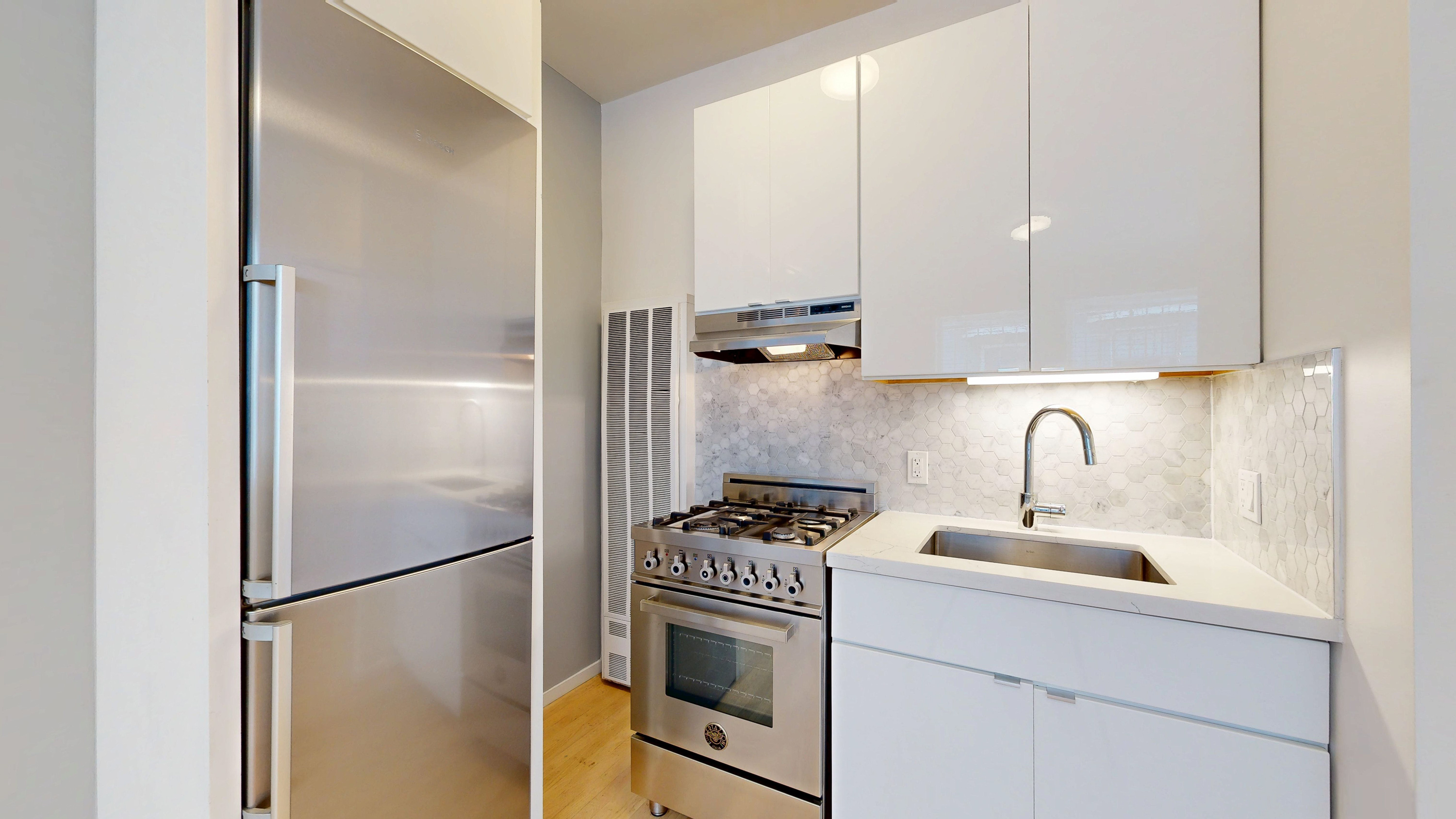San Francisco Condo: 1575 Sacramento St