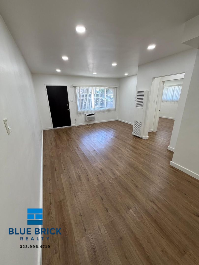 Van Nuys Condo: 5739 Halbrent Ave