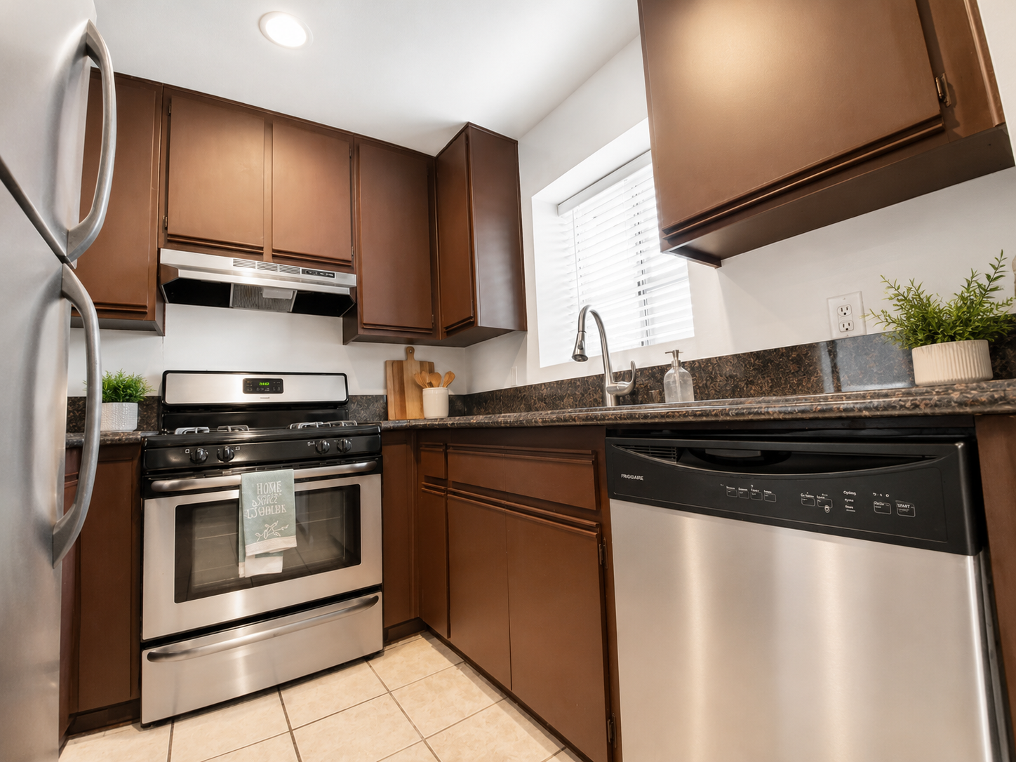 Los Angeles Apartment: 8720 Burton Way