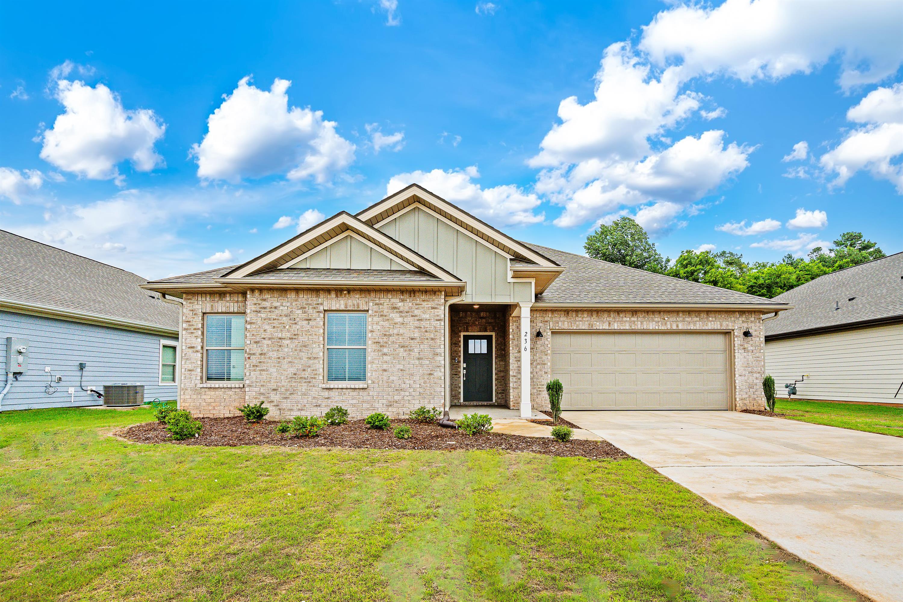 Meridianville House: 236 Shangrila Way