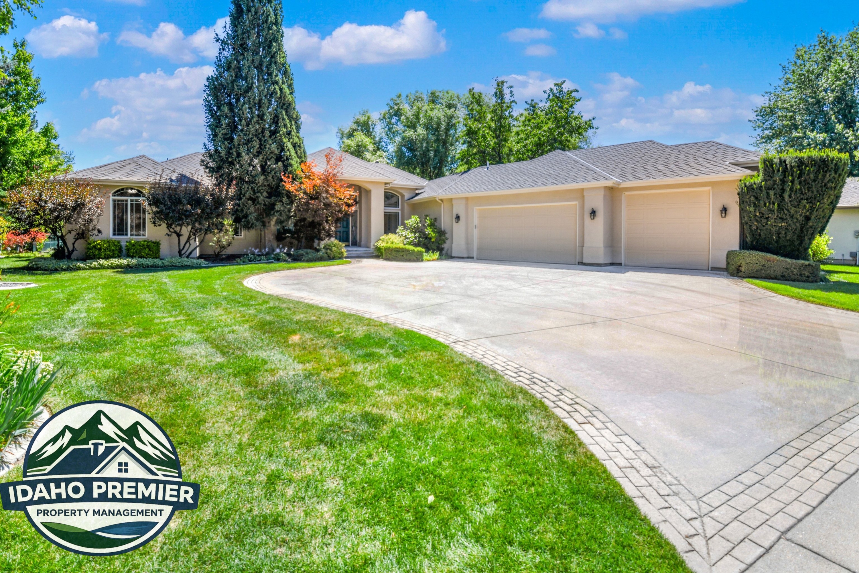 Eagle House: 481 E Trailside Dr