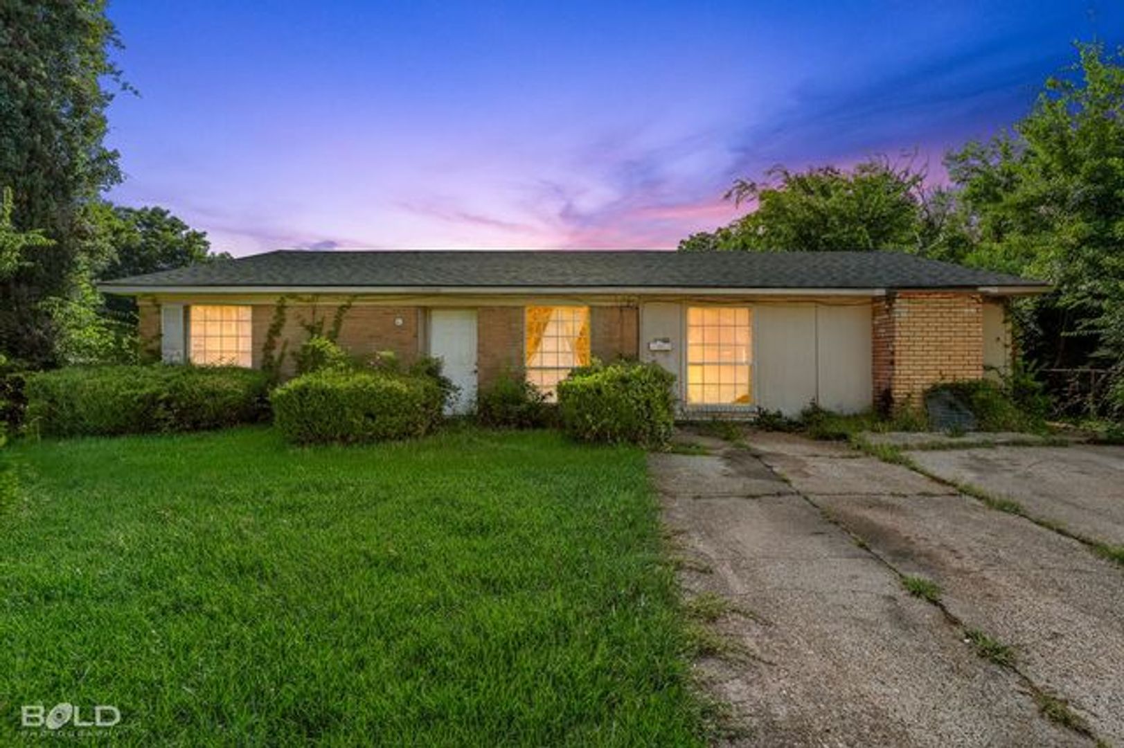 Shreveport House: 8605 S. Emerald Loop