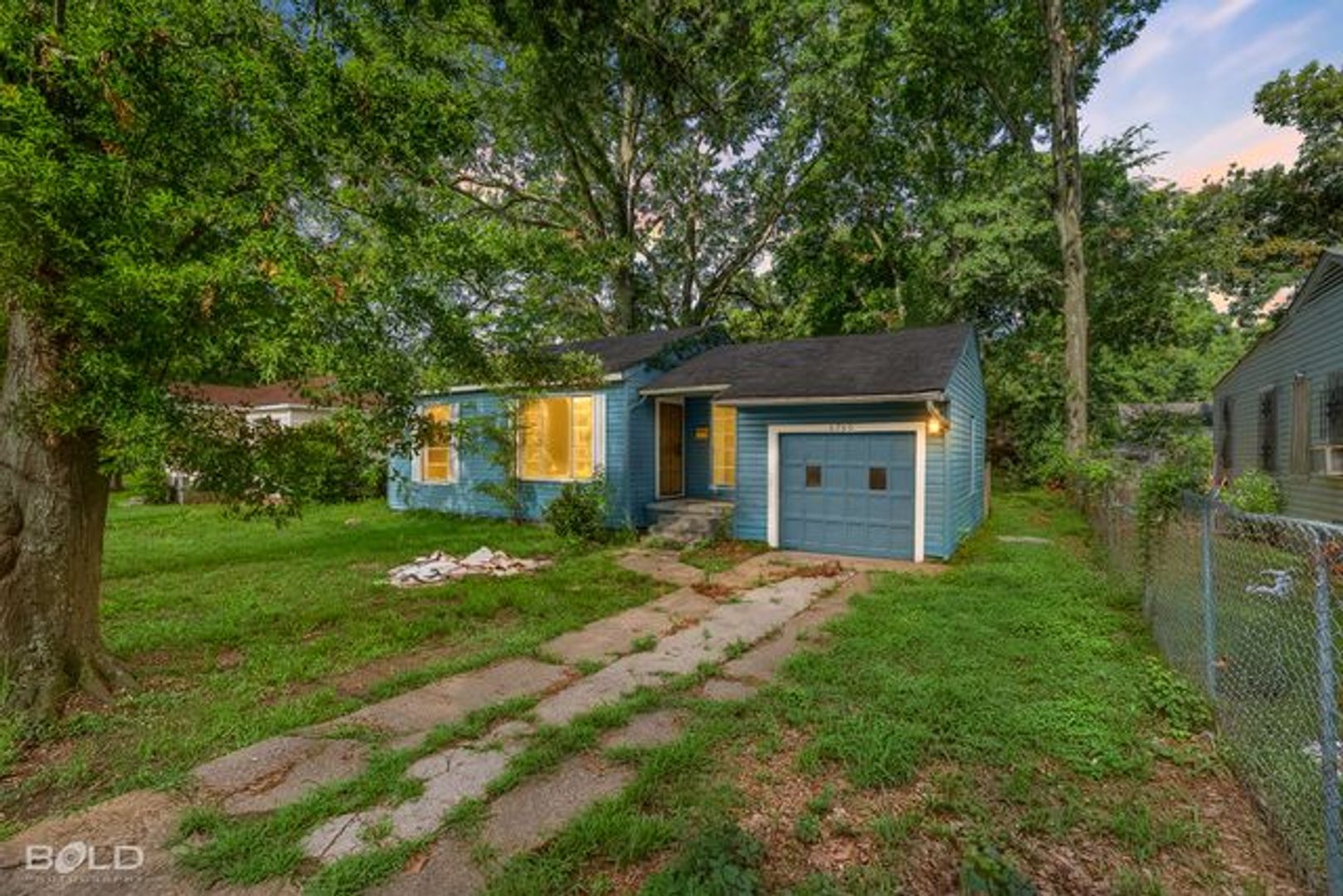 Shreveport House: 5350 Bienville Ave